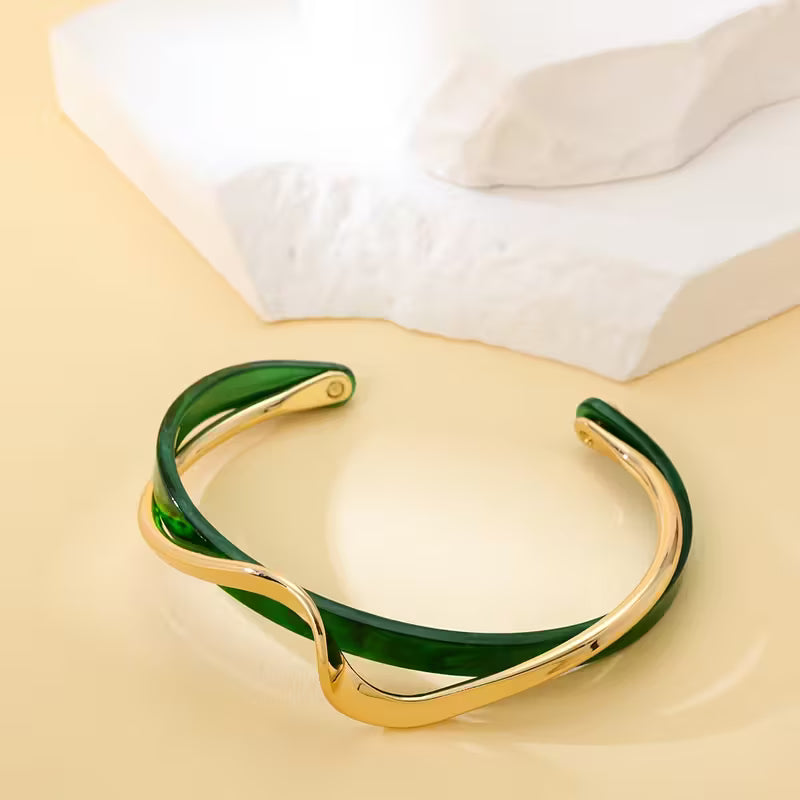 Elegant Green Resin Inlaid Alloy Bracelet for Women, Versatile Daily Wear, Elegant Style, Japan And South Korea Style, Holiday Theme